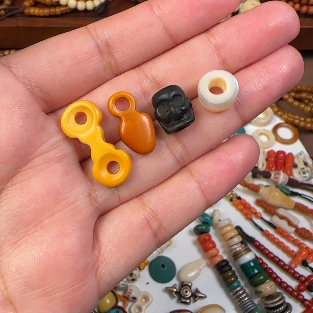 哈***塔树脂制品念珠配饰