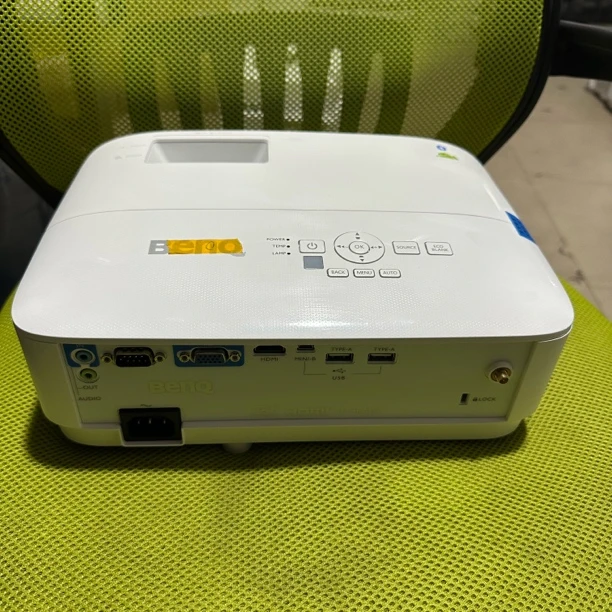 E580 E540 E520 EN4430 E1443 3.2米投一百寸 带智能系统卧室专用