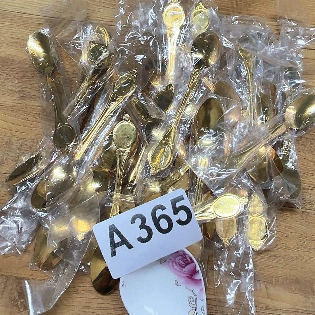 摆件发五十个…………………………