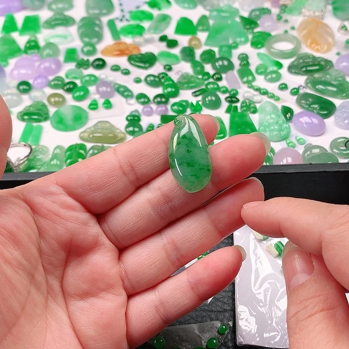 翡翠颈饰未镶嵌翡翠