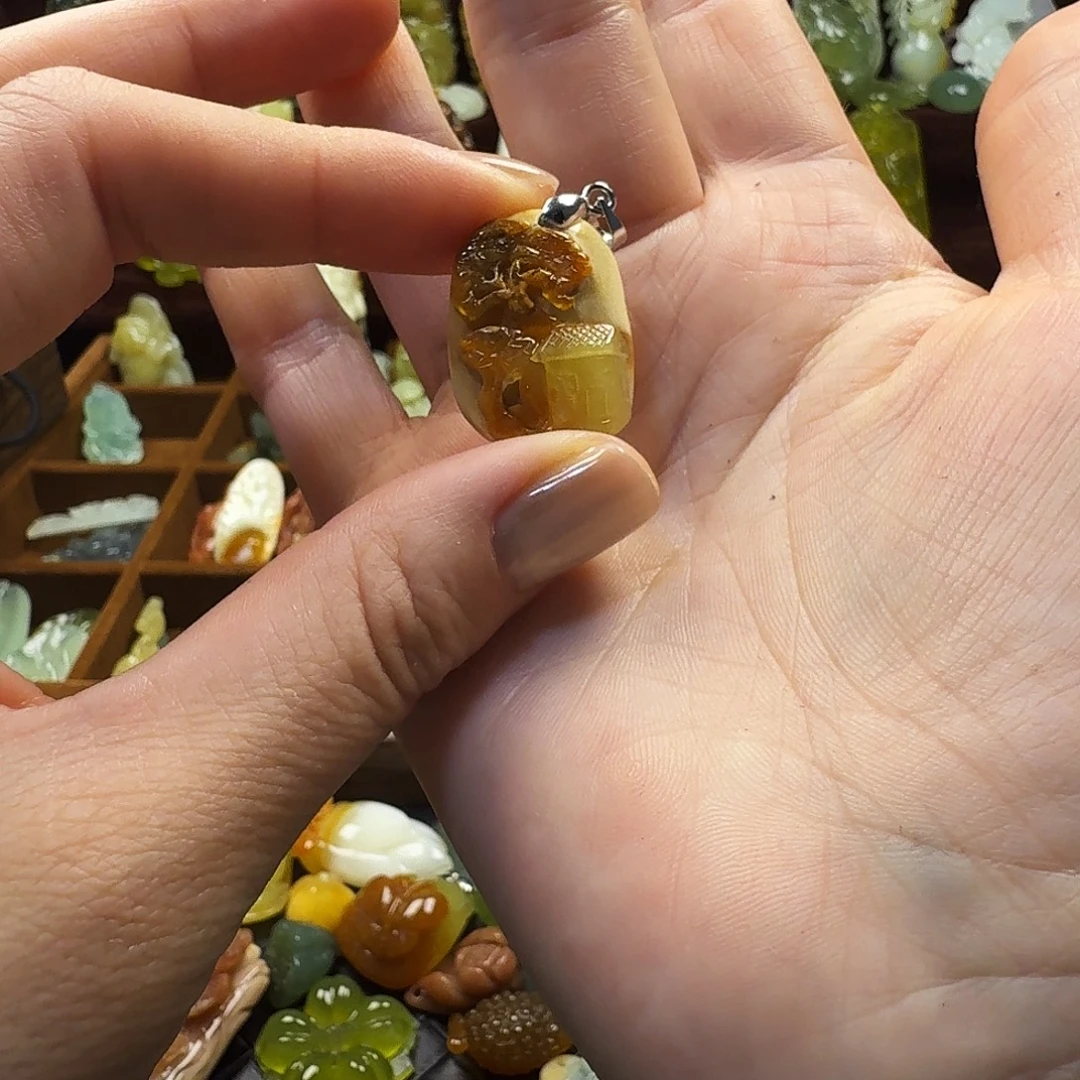 蛇纹石玉未镶嵌颈饰