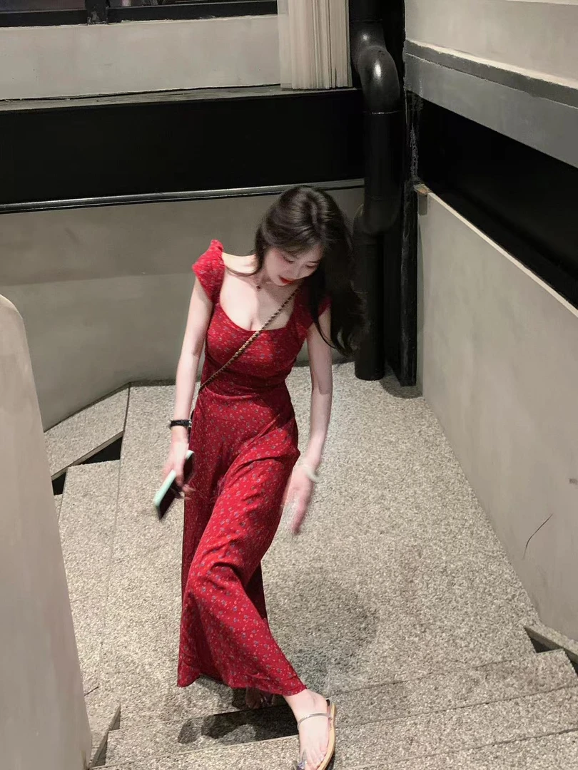 法式飞飞袖红色碎花连衣裙女露背绑带设计感长裙2025夏季新款