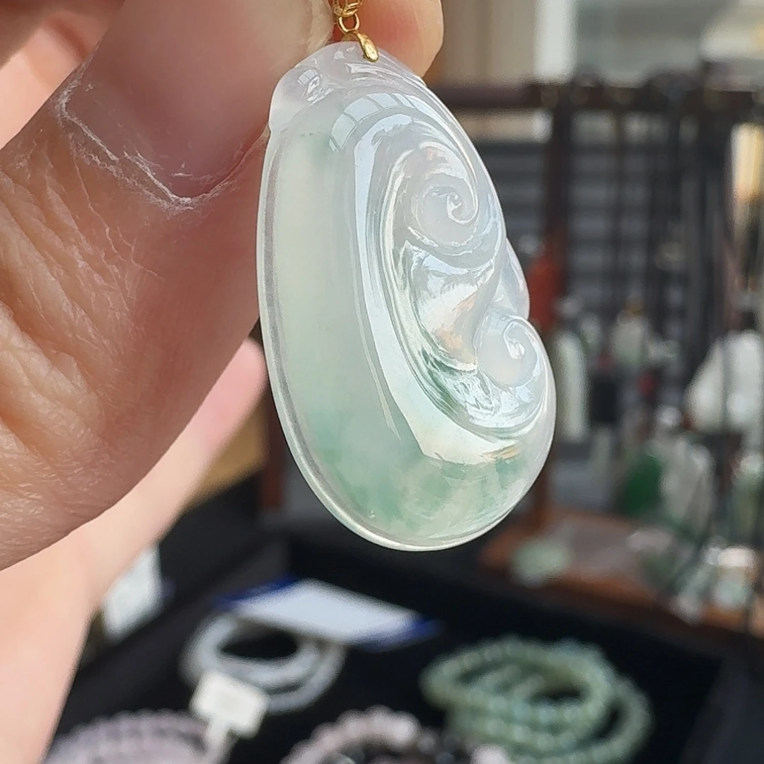 翡翠未镶嵌颈饰冰胶如意飘花