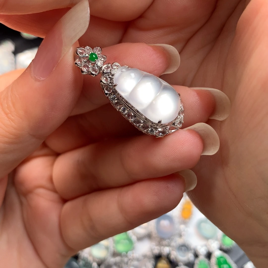 颈饰18K金镶嵌翡翠许妍同款豆