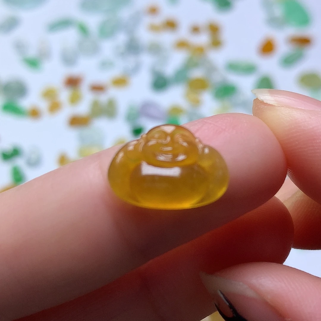 翡翠未镶嵌颈饰佛