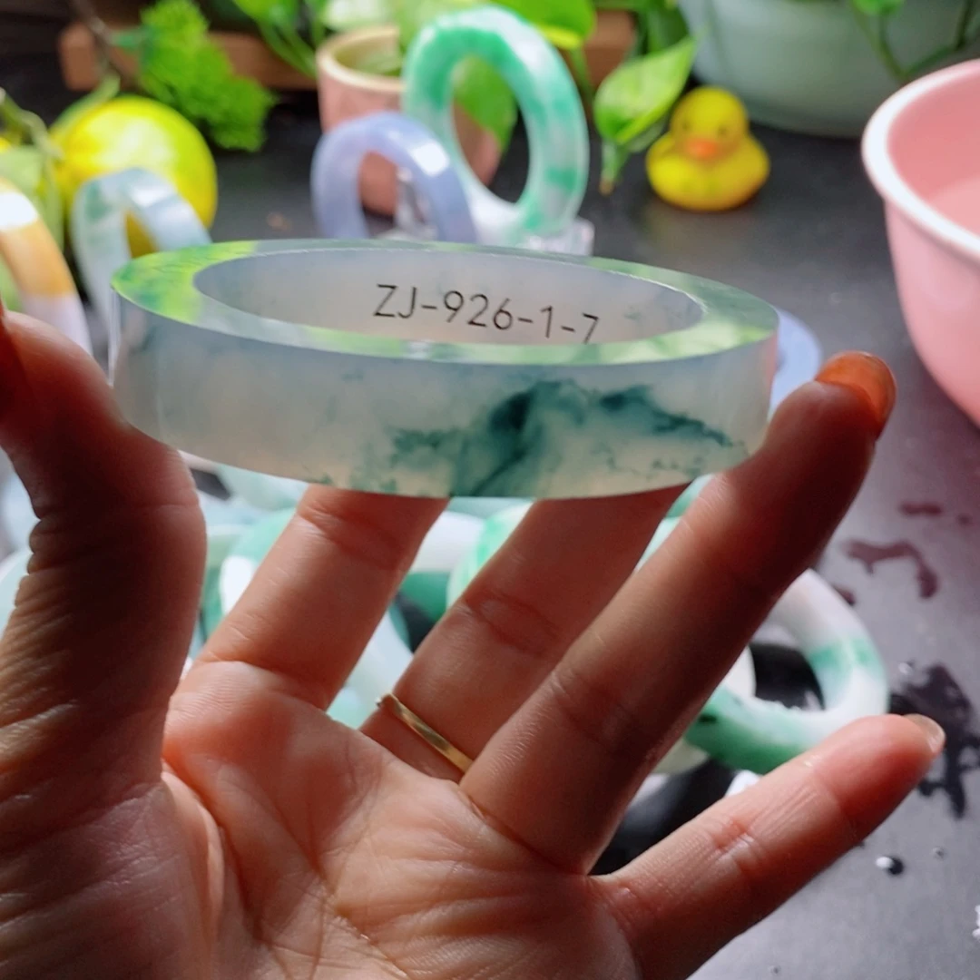 ****在定制翡翠未镶嵌手镯