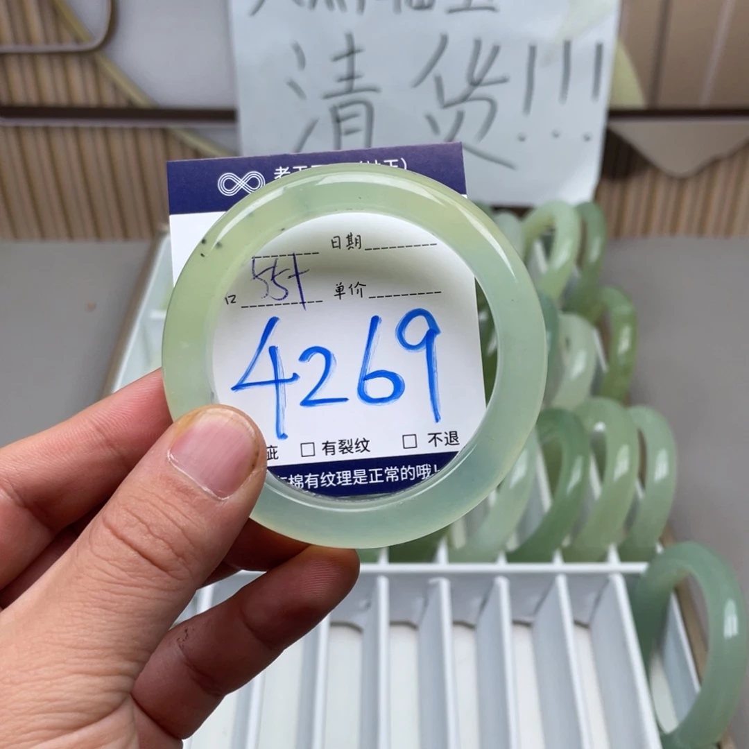 岫玉手镯手镯未镶嵌