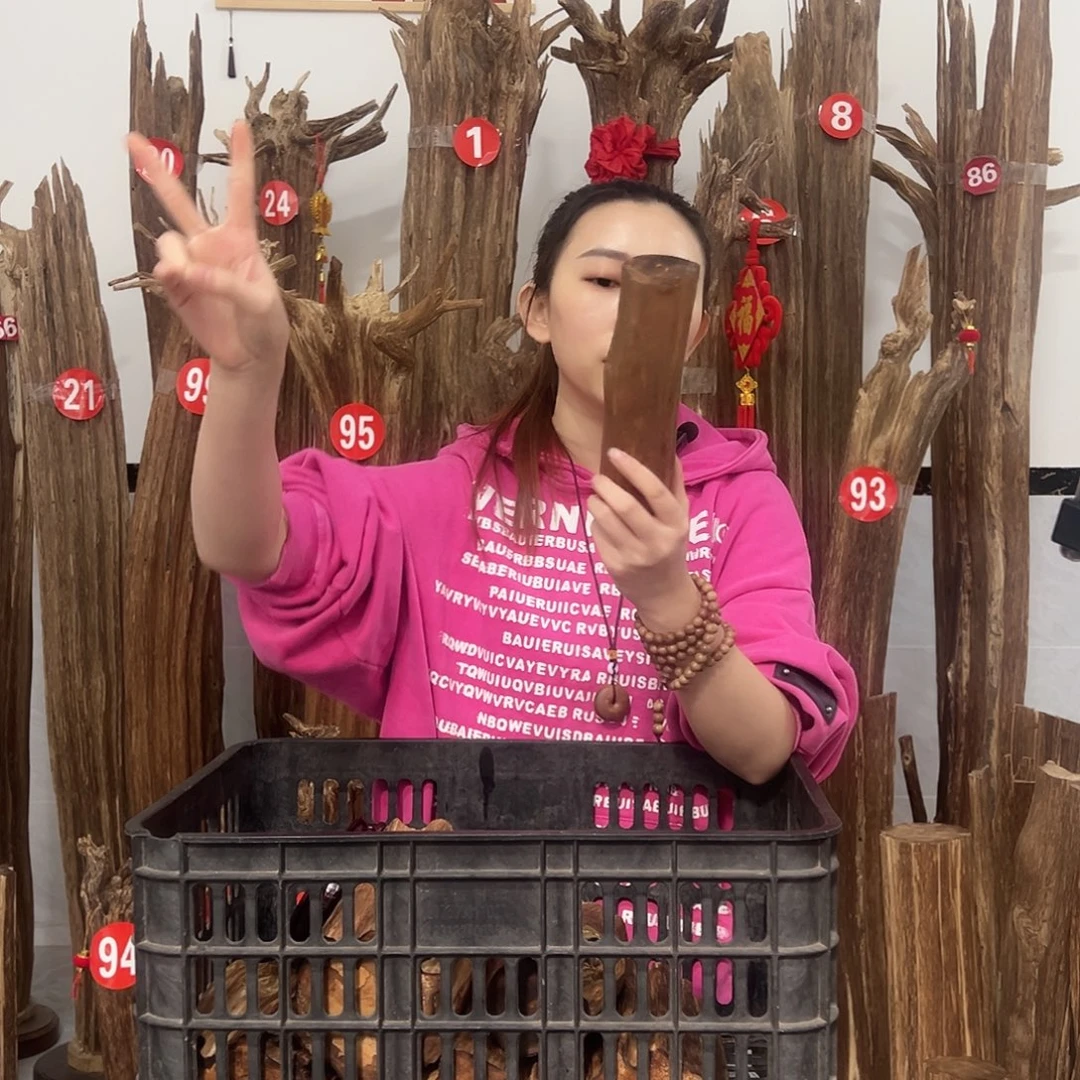 沉香碎屑沉香原材料