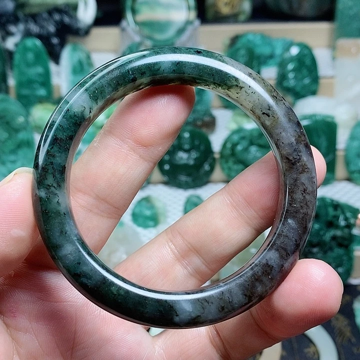 未镶嵌独山玉手镯