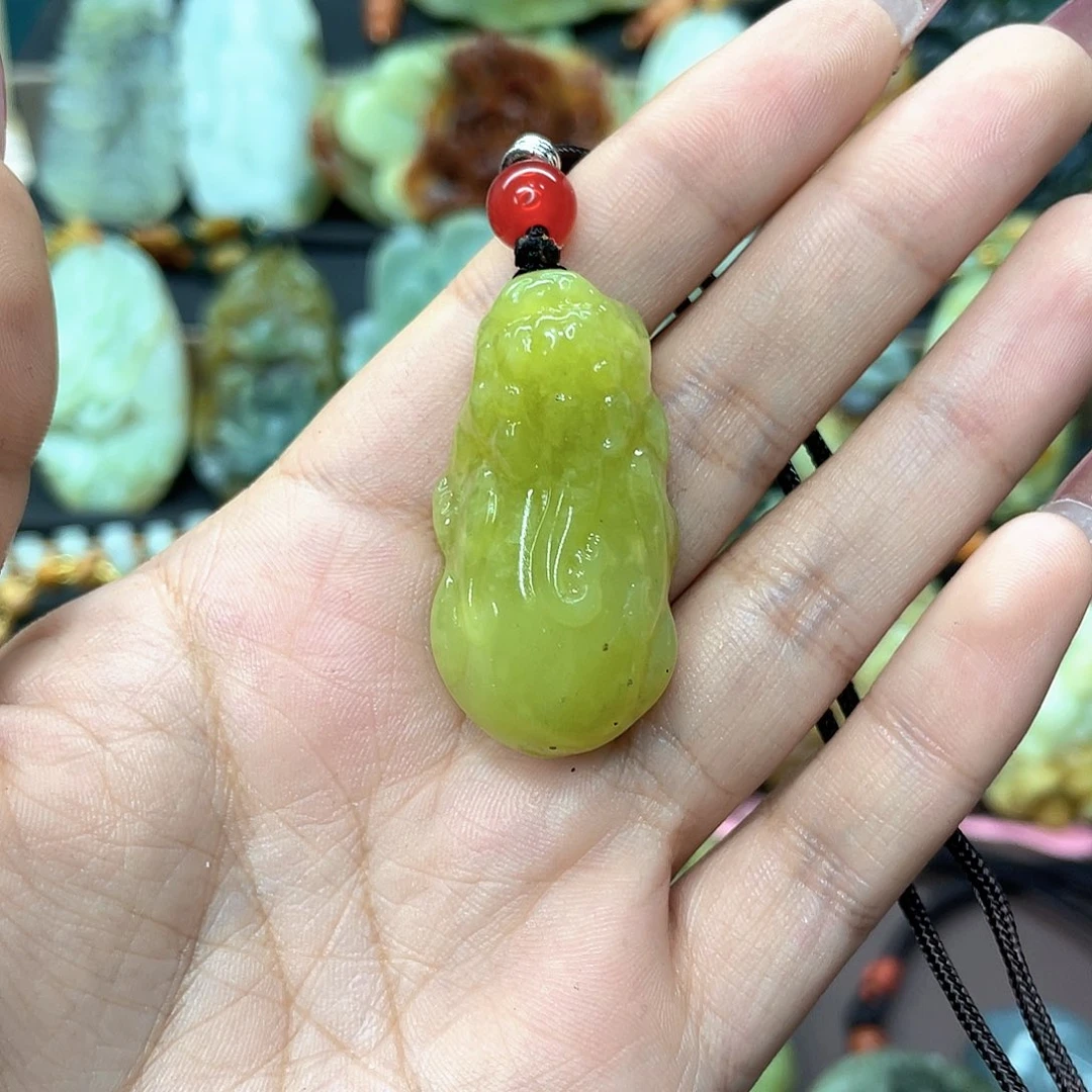 蛇纹石玉颈饰未镶嵌