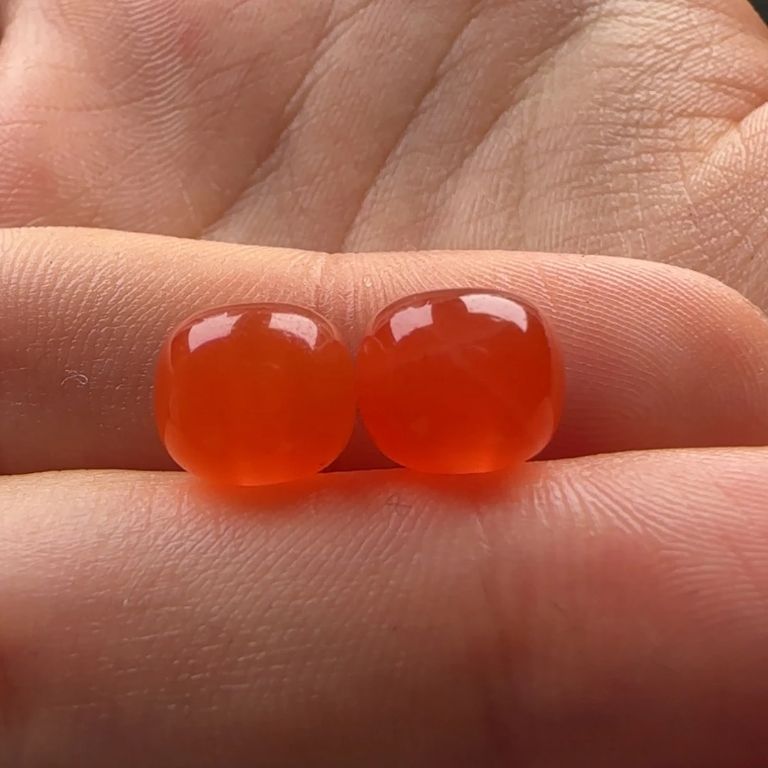 伊***尔南红玛瑙未镶嵌对珠9*8有皮裂