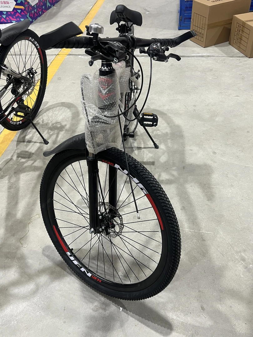 成人山地自行车骑行