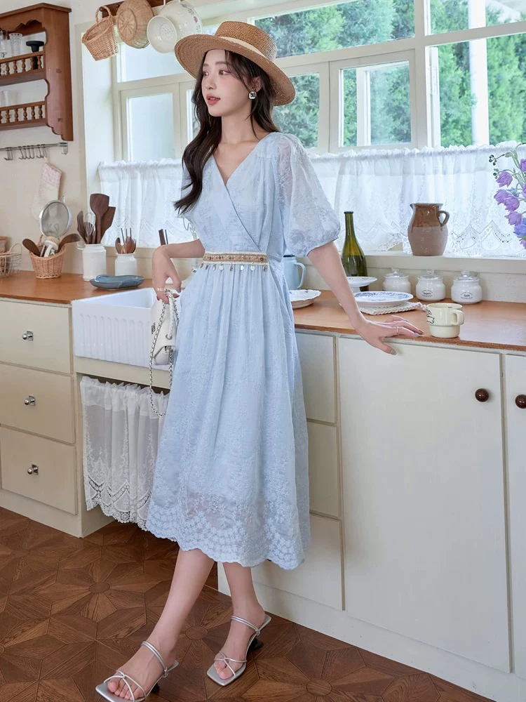 法式茶歇气质V领重工刺绣轻奢裙子女款爆款2025新款高级感