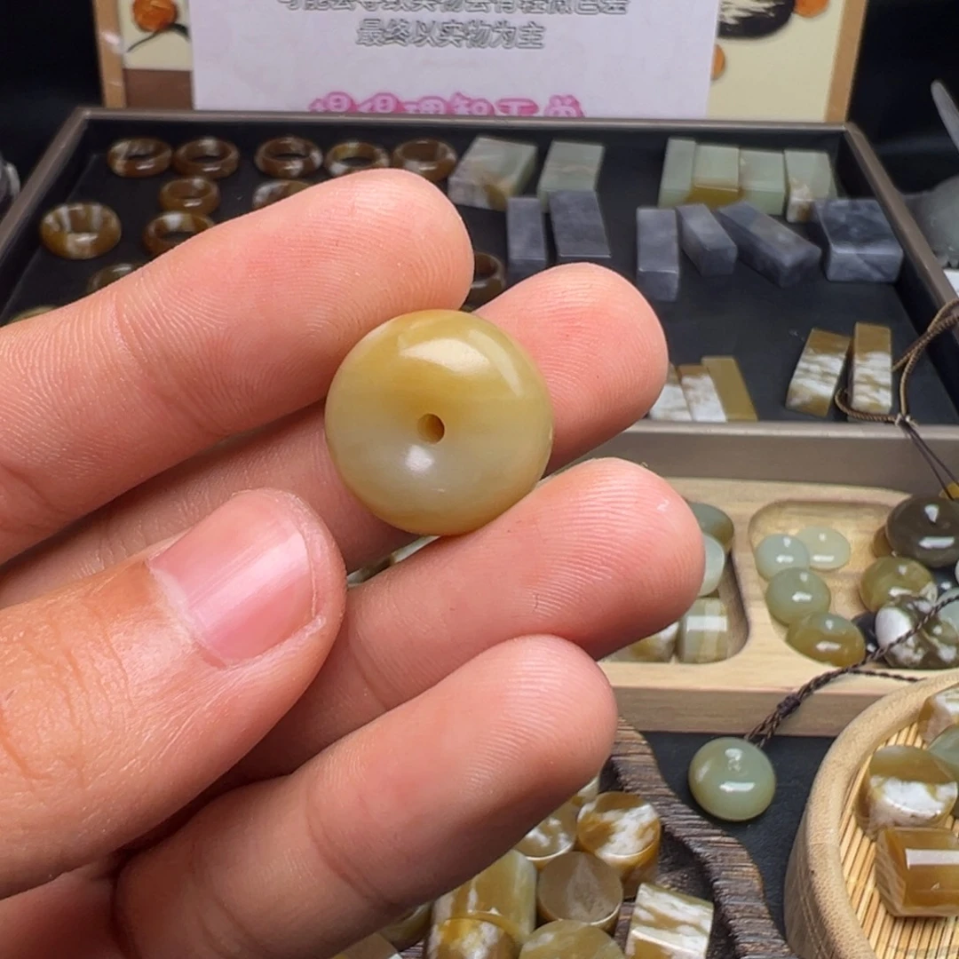 和田玉（糖玉）未镶嵌珠宝奇石平安扣