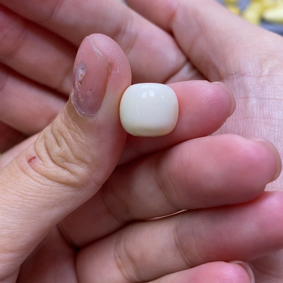 琥珀未镶嵌珠宝奇石周****！