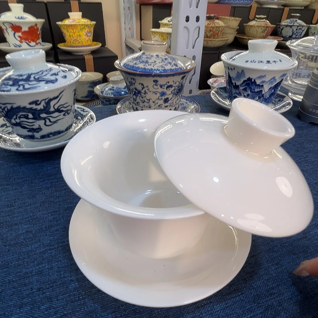 这些盖碗很漂亮！！！