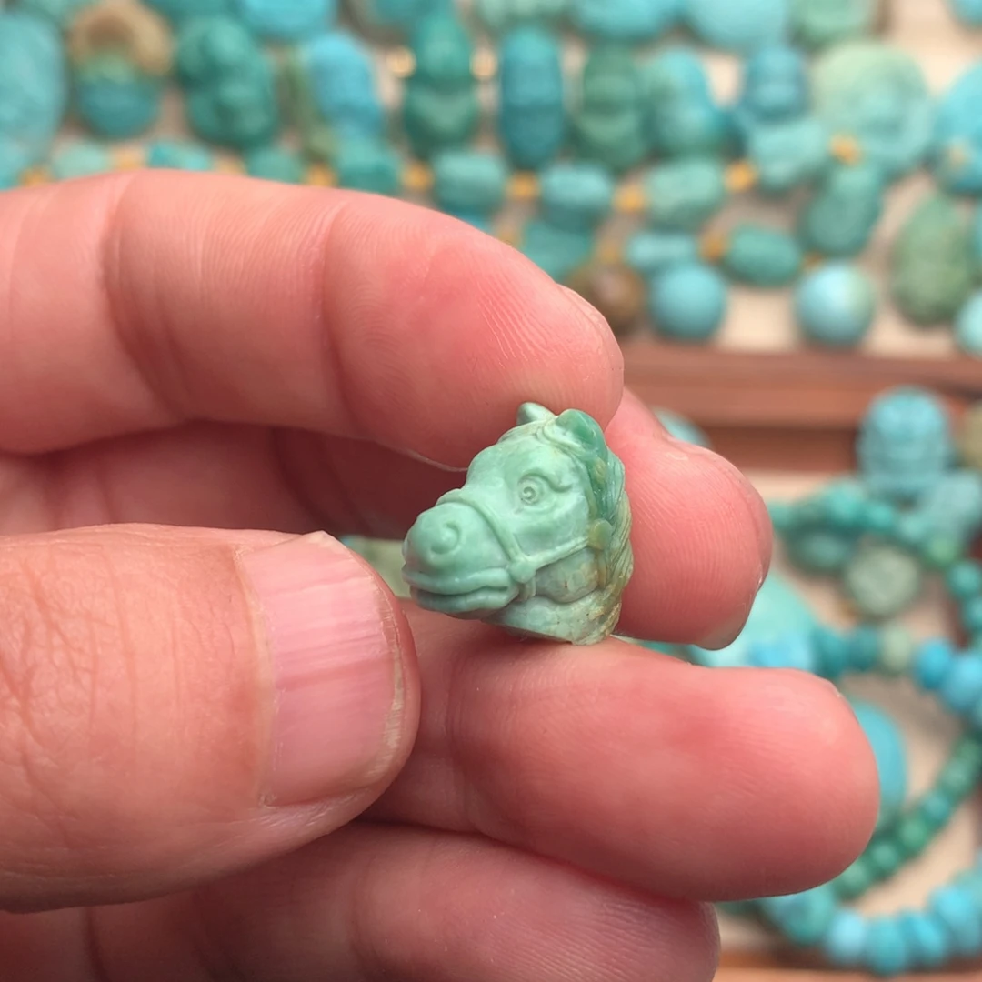 绿松石未镶嵌颈饰