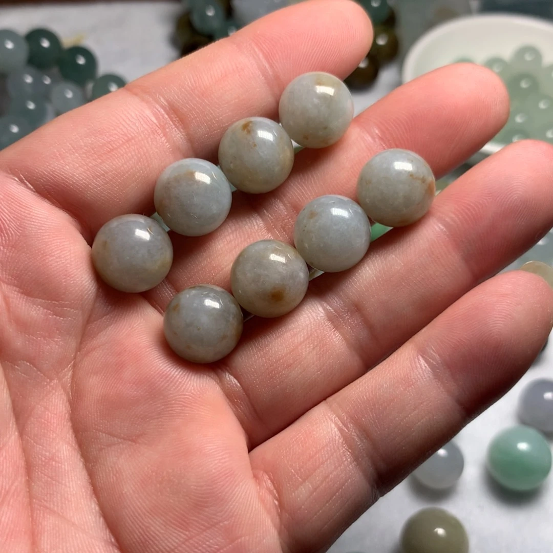 翡翠散珠新****。圆珠八棵
