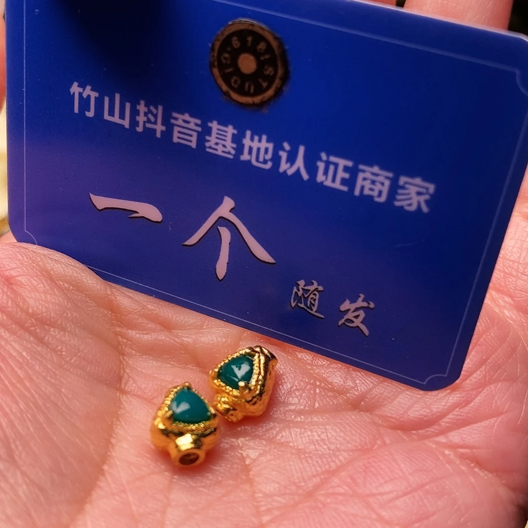 绿松石配饰足金镶嵌