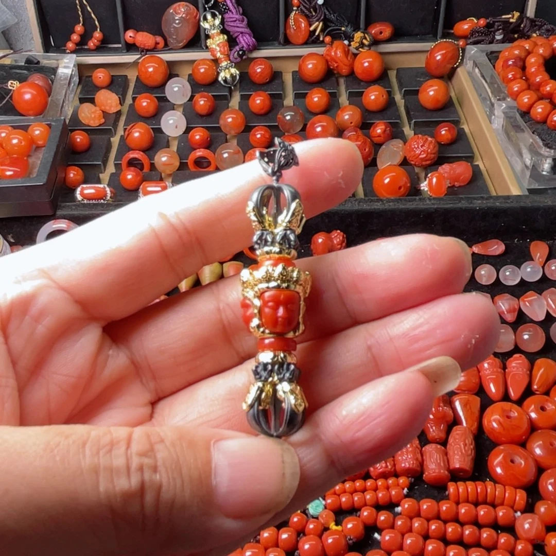 未镶嵌三面佛吊坠南红玛瑙