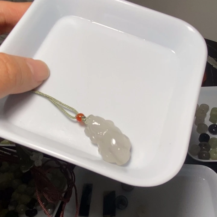 和田玉未镶嵌手链微瑕有水线