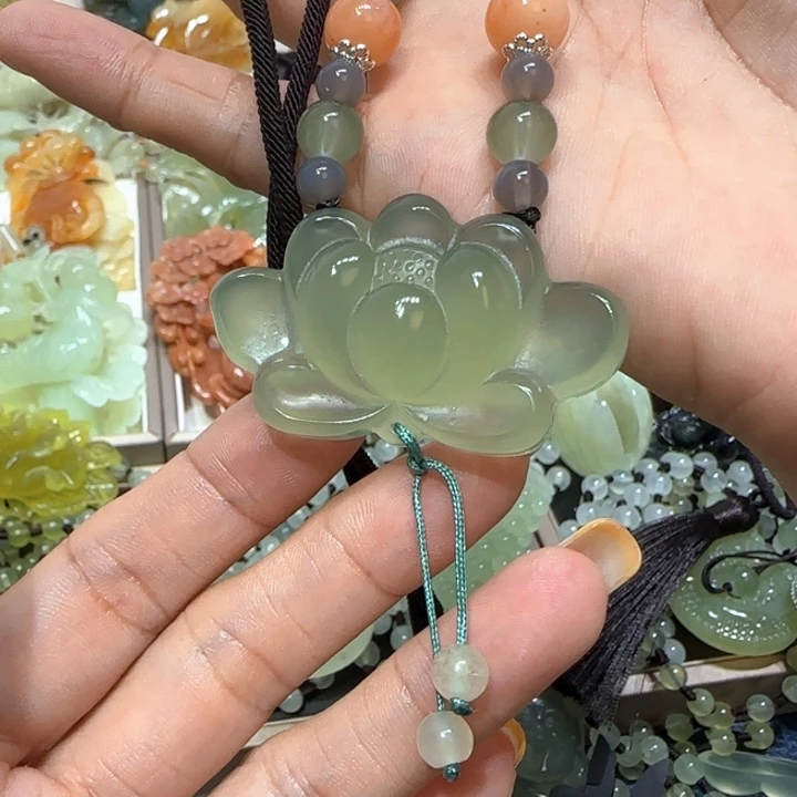 未镶嵌蛇纹石玉吊坠