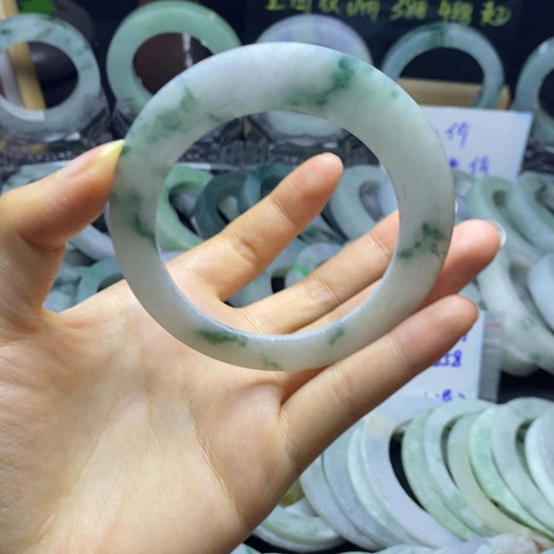 定制翡翠未镶嵌手镯