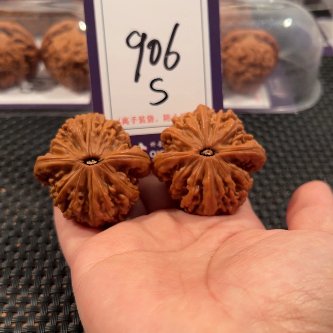 把件文玩核桃906号虎头王尺寸43全品