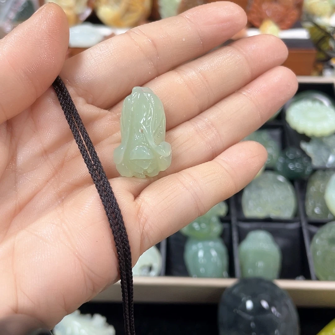 蛇纹石玉颈饰未镶嵌