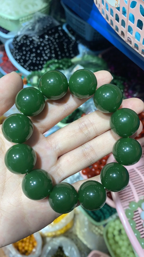 b 68 20  碧绿手串