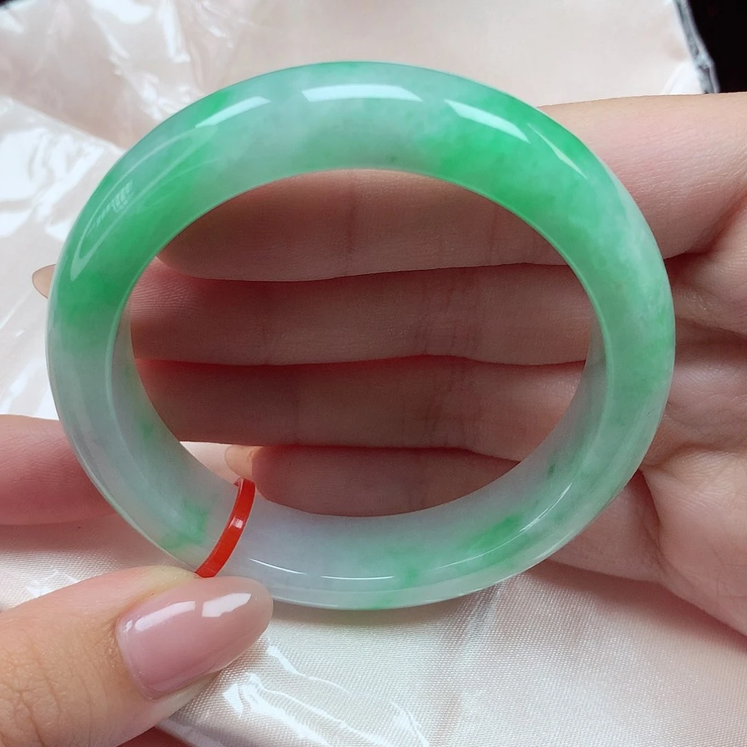 翡翠手镯（圆镯）未镶嵌53圈