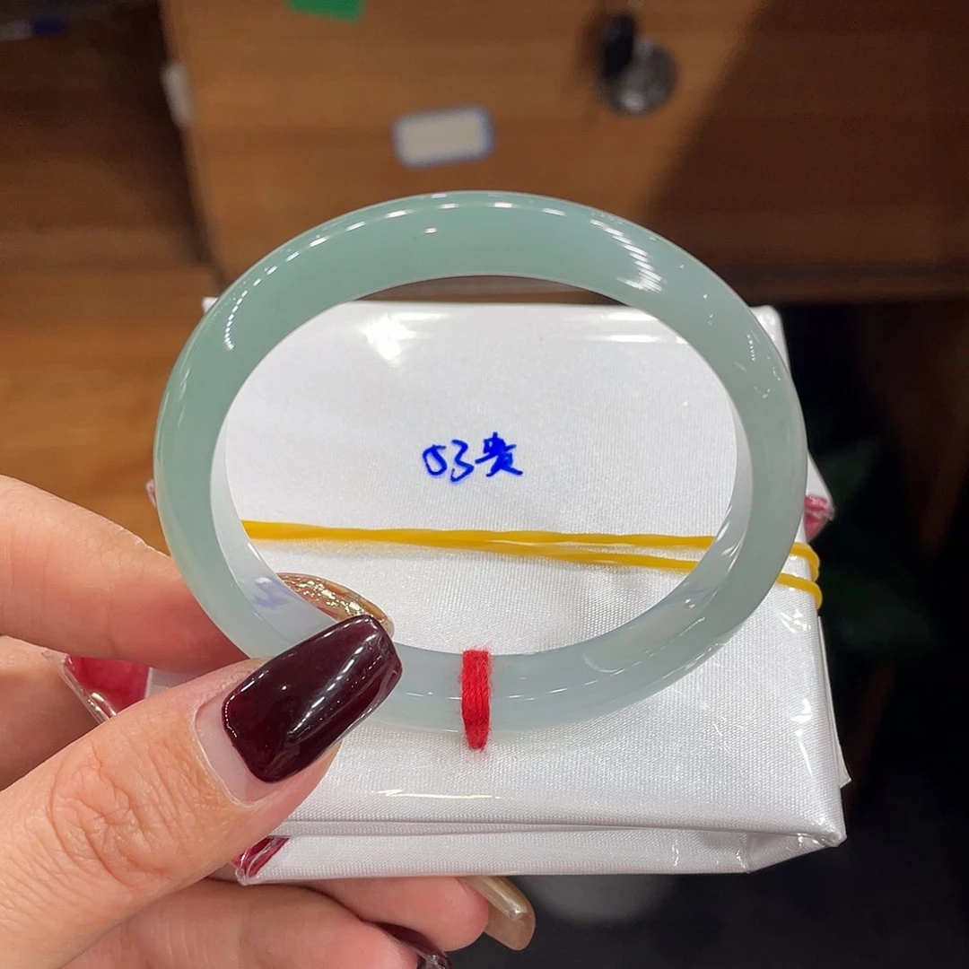 翡翠手镯未镶嵌天然翡翠