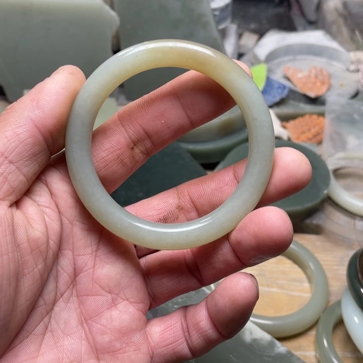 小***9和田玉未镶嵌手镯