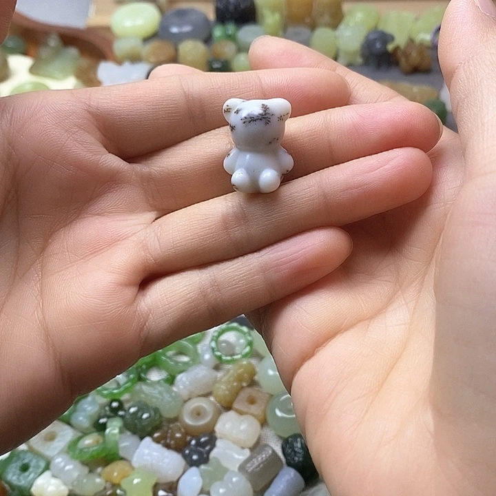未镶嵌和田玉挂件熊