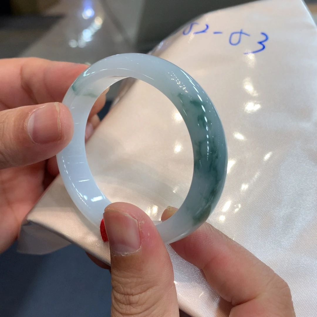 翡翠未镶嵌手镯手镯