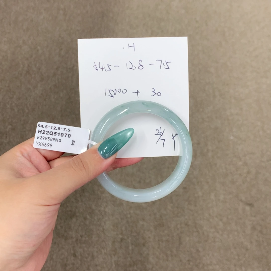 翡翠手镯未镶嵌.*