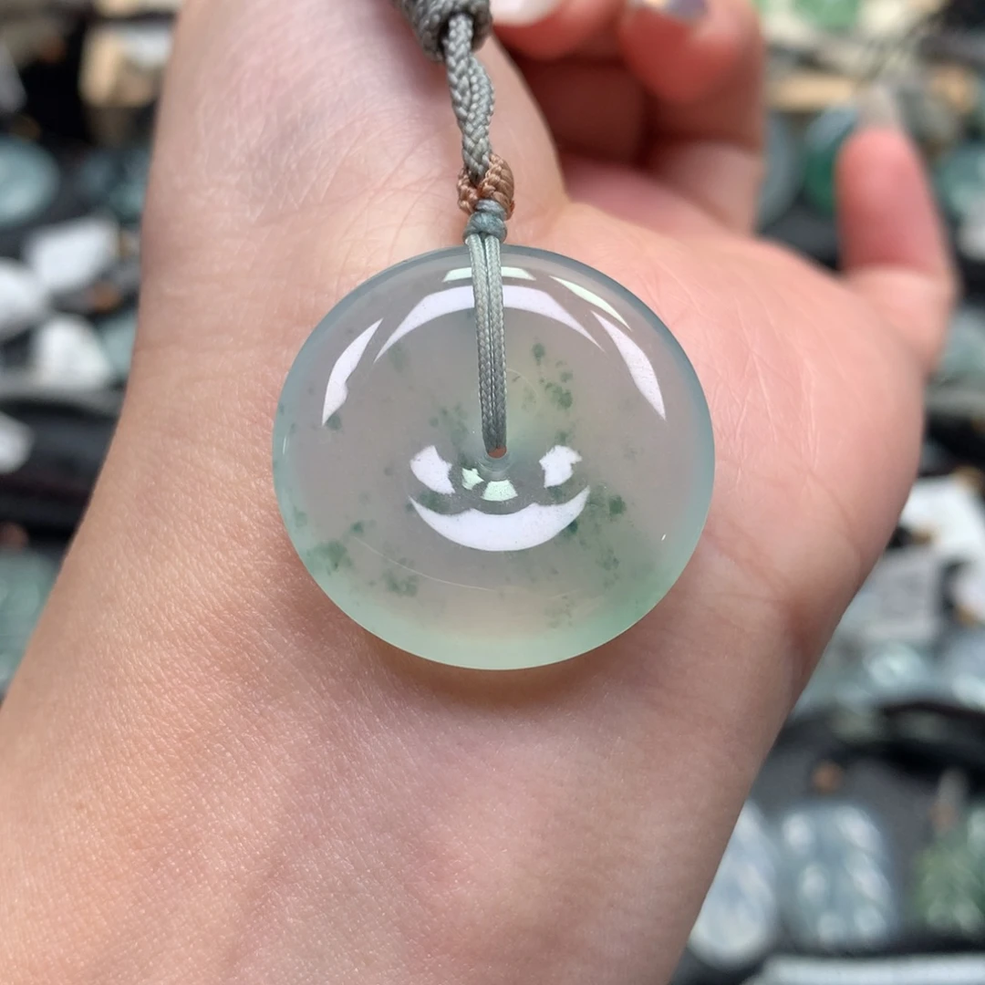 翡翠颈饰未镶嵌扣子