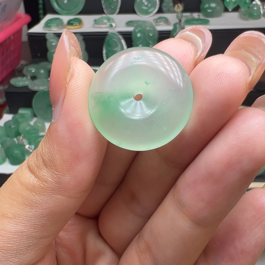 石英质玉（非洲翠）未镶嵌颈饰