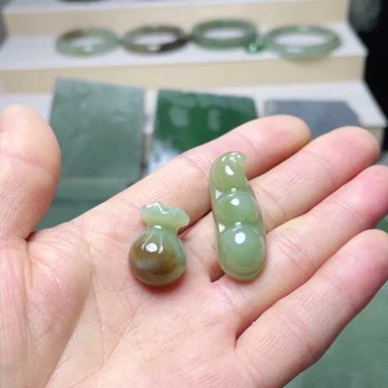 和田玉颈饰未镶嵌大**生