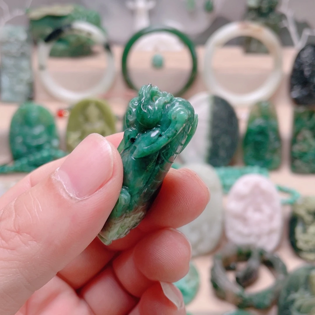 独山玉未镶嵌颈饰