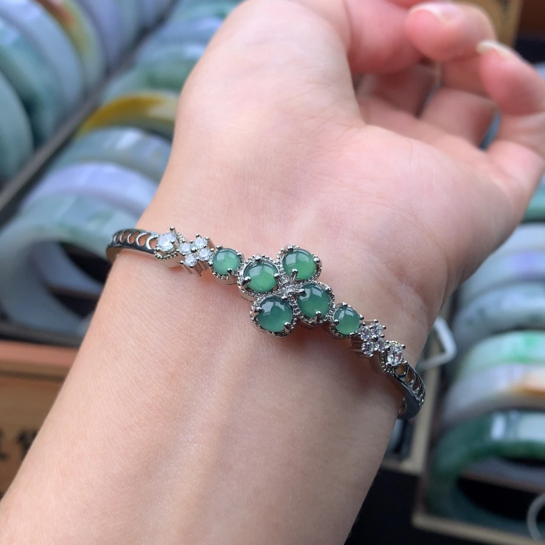 未镶嵌手镯翡翠多样性