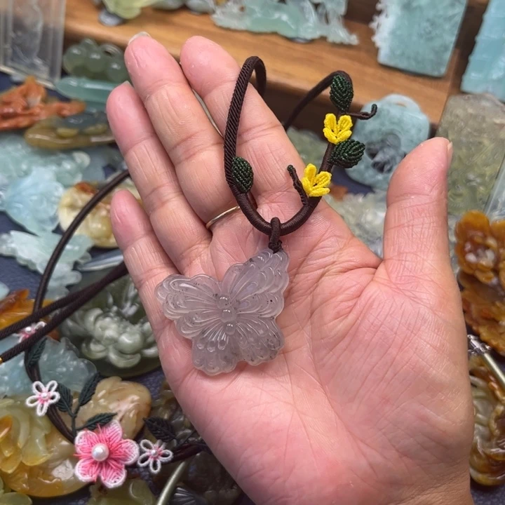 蛇纹石玉合金吊坠岫玉雕刻蝴蝶，手工编绳