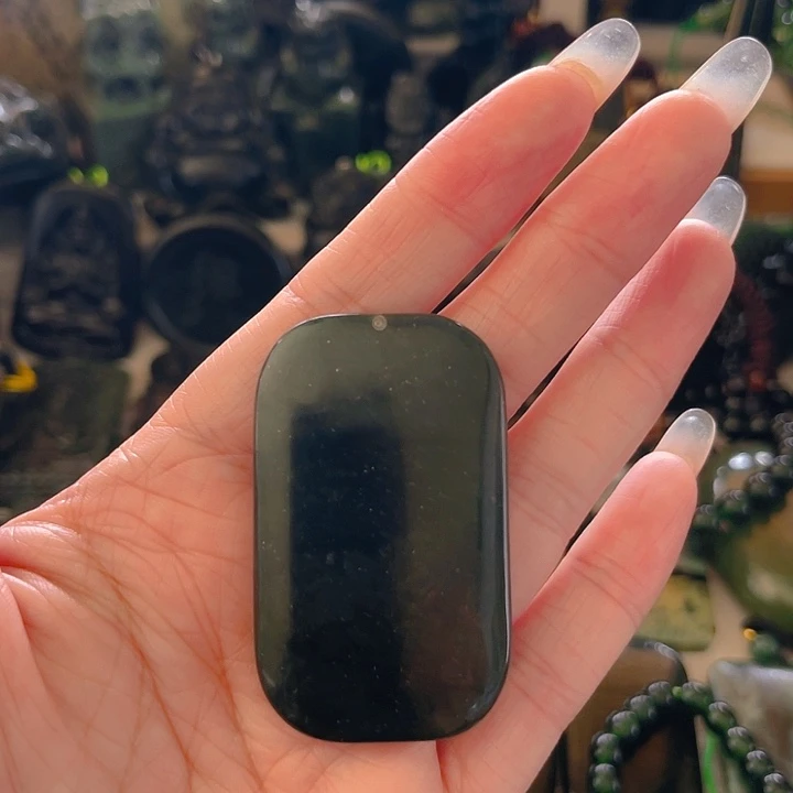 幸***云蛇纹石玉未镶嵌颈饰