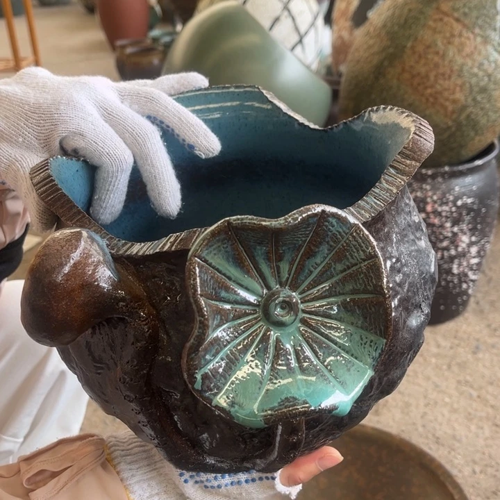 无孔 高18 口22。