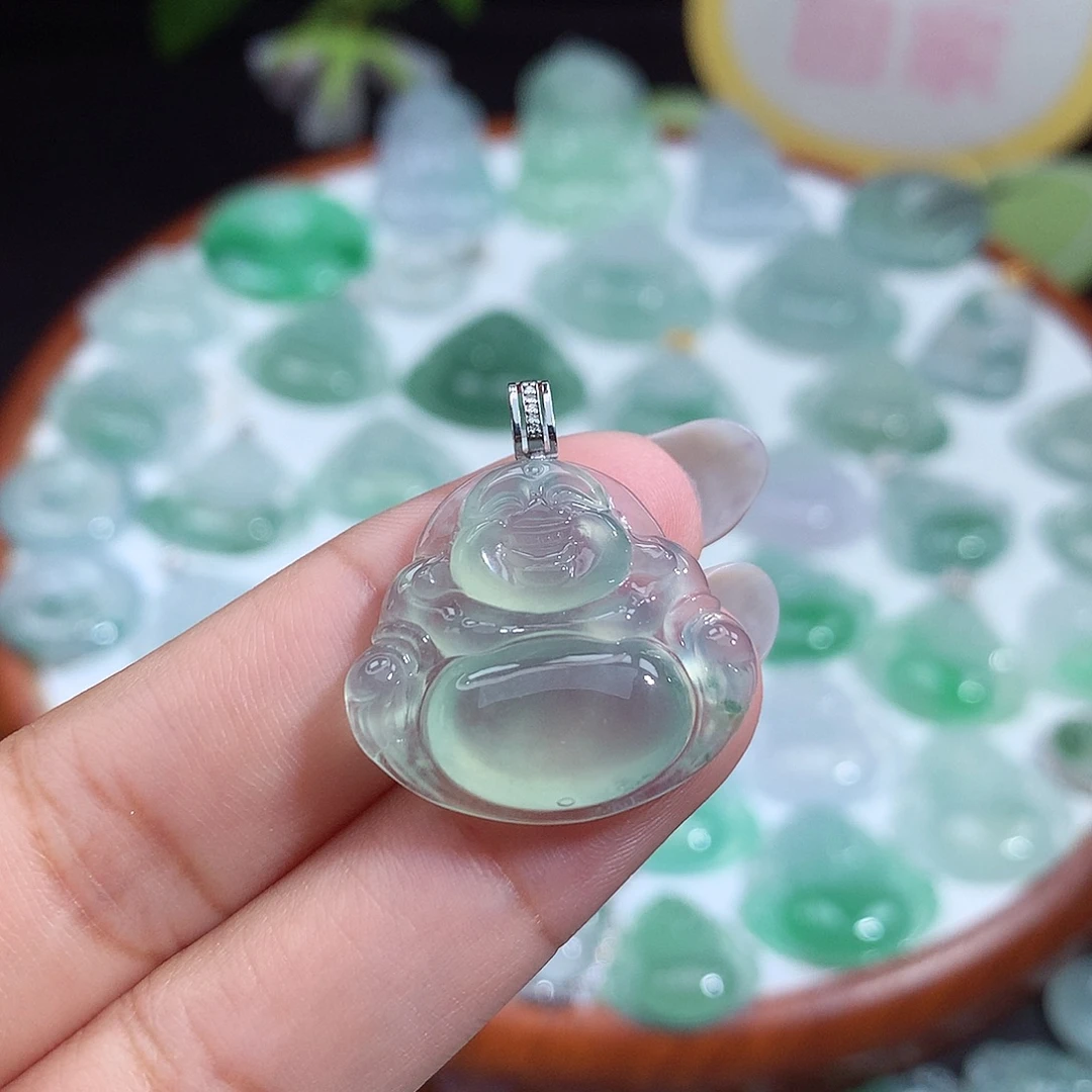 翡翠未镶嵌颈饰佛公