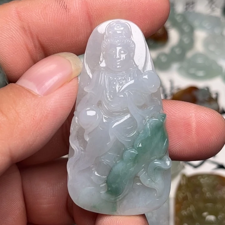 翡翠未镶嵌颈饰观音