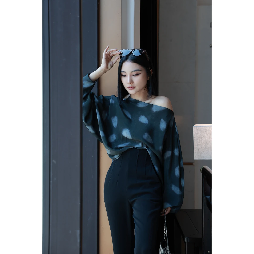 【妙妙精选】HUANGNAJI蝙蝠袖时尚气质桑蚕丝设计感上衣8175