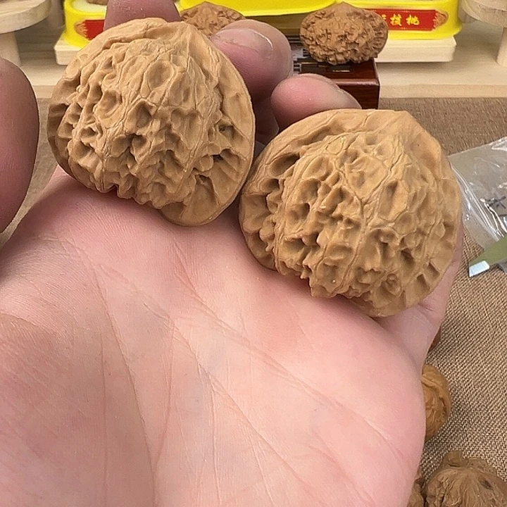 桃核吊坠心****。哈哈哈哈哈