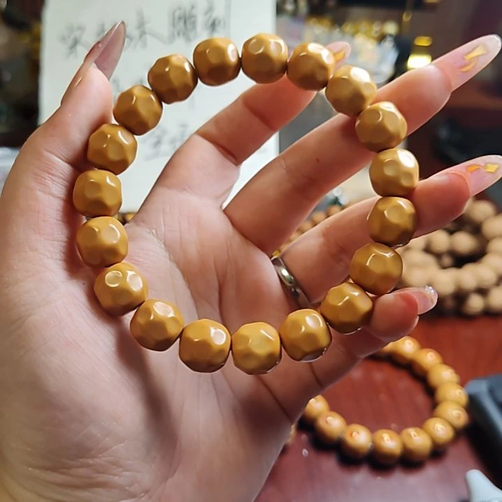 猴头核桃吊坠奶酪手串