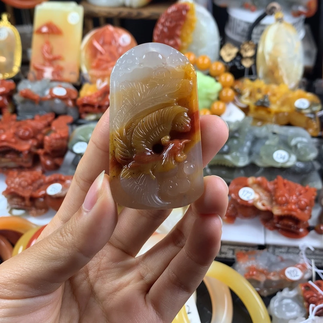 石英质玉（黄龙玉）未镶嵌挂件